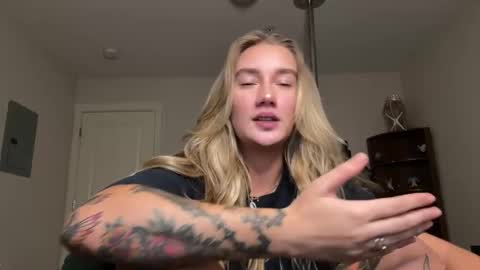 Katy online show from December 2025 12:59:02 AM