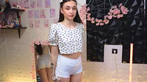 Alice and Cassie online show from April 2026 04:04:02 AM