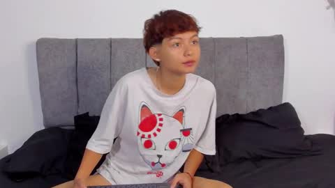 Snapshot of tefi_meow_ chatting on February 2026 01:11:02 PM Estefani online show from February 2026 01:11:02 PM