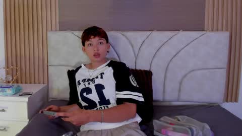 Snapshot of tefi_meow_ chatting on April 2026 04:26:01 PM Estefani online show from April 2026 04:26:01 PM