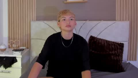 Snapshot of tefi_meow_ chatting on April 2026 04:08:01 PM Estefani online show from April 2026 04:08:01 PM