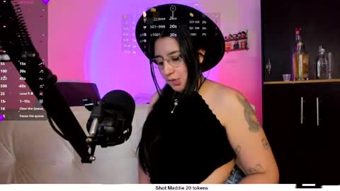 Snapshot of tellme_maddie chatting on April 2026 01:17:02 AM Maddie online show from April 2026 01:17:02 AM