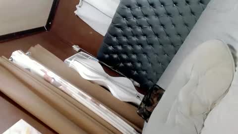 Snapshot of temptationofsex chatting on December 2024 10:40:01 PM EVA GLASSCOTT online show from December 2024 10:40:01 PM