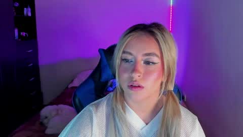 Snapshot of temptationsweet__ chatting on April 2026 07:25:02 AM Sara online show from April 2026 07:25:02 AM