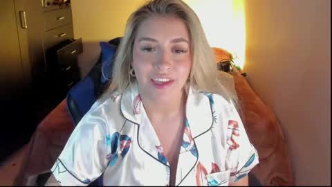 Snapshot of temptationsweet__ chatting on April 2026 05:45:01 AM Sara online show from April 2026 05:45:01 AM