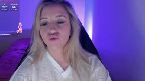 Snapshot of temptationsweet__ chatting on May 2026 11:26:02 AM Sara online show from May 2026 11:26:02 AM