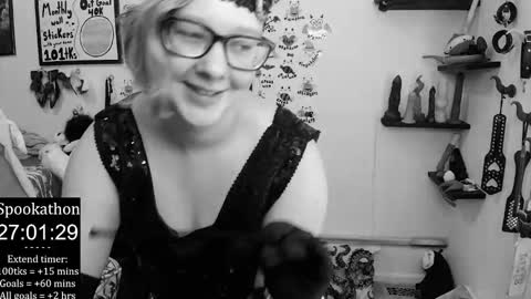 Pixie and Tentacle Overlord online show from October 2025 06:39:02 PM