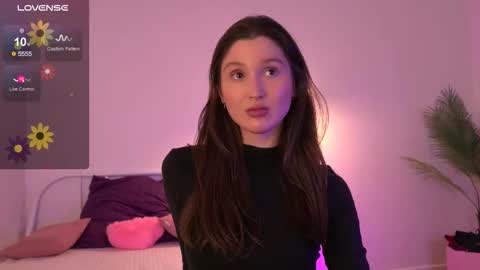 Snapshot of tender_babyy chatting on October 2025 12:37:01 PM Sexy girl Li online show from October 2025 12:37:01 PM