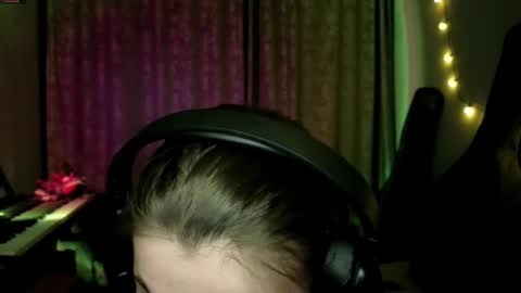 Anny Simpson online show from March 2026 07:09:01 PM