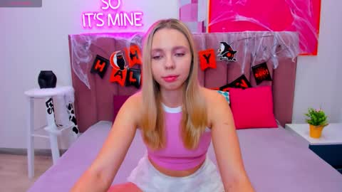 Tessa 3 online show from October 2025 01:29:01 AM