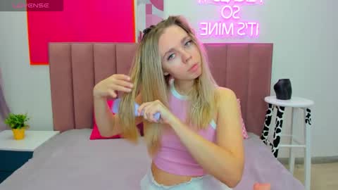 Tessa 3 online show from November 2025 01:37:02 AM