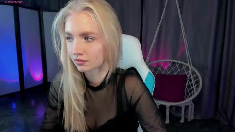 TessaHamilton online show from December 2025 07:39:01 AM