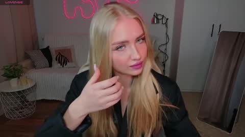 Snapshot of tessahamilton chatting on April 2026 09:51:02 AM TessaHamilton online show from April 2026 09:51:02 AM