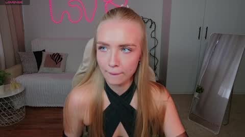 Snapshot of tessahamilton chatting on April 2026 11:05:01 AM TessaHamilton online show from April 2026 11:05:01 AM