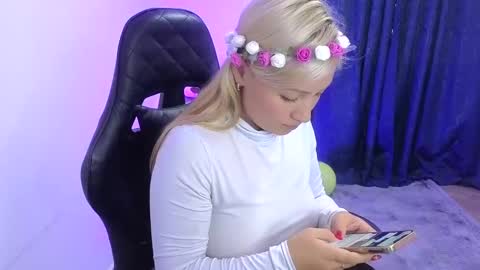 Tessy online show from December 2024 05:04:02 PM