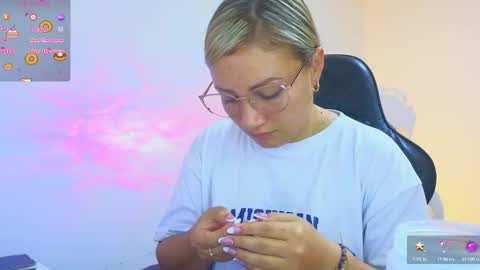 Tessy online show from September 2025 04:51:02 PM