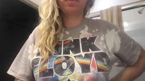 Snapshot of texas_blonde chatting on October 2025 12:40:02 AM Daphne Summers online show from October 2025 12:40:02 AM