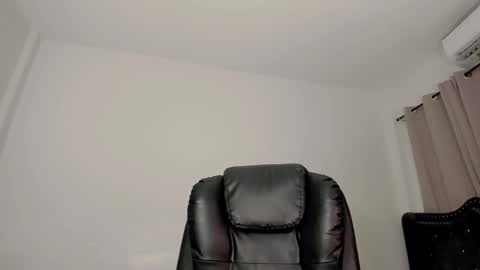 Snapshot of tgirl_luna69 chatting on May 2026 09:32:02 PM Luna online show from May 2026 09:32:02 PM