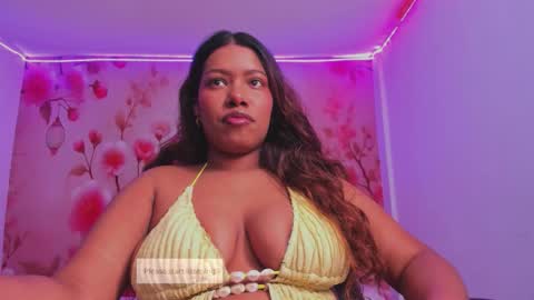 Snapshot of thais_waldrof chatting on December 2025 08:21:02 AM Andreina online show from December 2025 08:21:02 AM