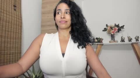 Thalia Gomex online show from January 2025 09:41:02 PM