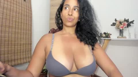 Thalia Gomex online show from January 2025 09:41:01 PM