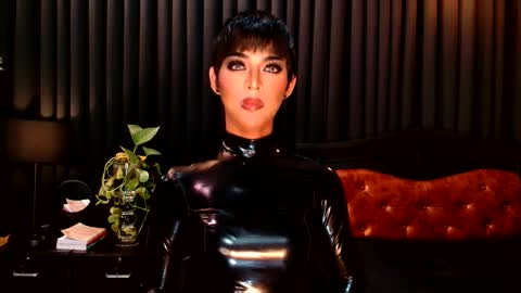 Snapshot of thalia_saint chatting on December 2024 10:49:01 AM Thalia Saint online show from December 2024 10:49:01 AM