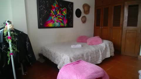 Snapshot of thaliacooper chatting on December 2024 05:10:01 PM online show from December 2024 05:10:01 PM