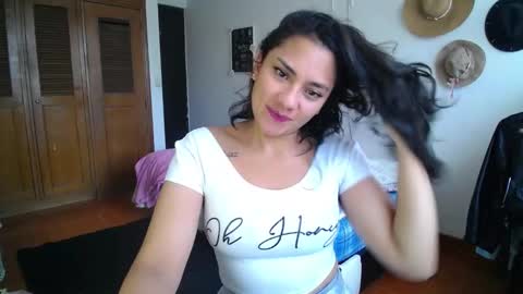 Snapshot of thaliacooper chatting on January 2025 07:32:02 PM online show from January 2025 07:32:02 PM