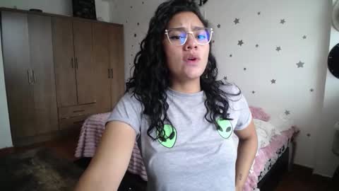 Snapshot of thaliacooper chatting on November 2025 06:19:01 PM online show from November 2025 06:19:01 PM