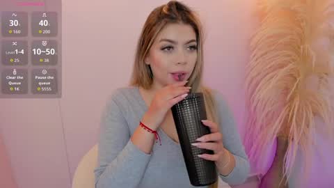 Snapshot of thaliafox_ chatting on April 2026 07:15:01 PM Thalia online show from April 2026 07:15:01 PM