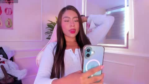 Snapshot of thamaragen_ chatting on April 2026 06:04:02 PM tamara gen online show from April 2026 06:04:02 PM