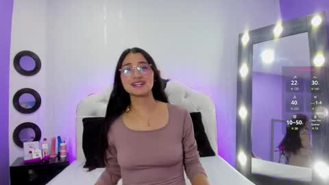 Thayla online show from October 2025 01:55:02 PM