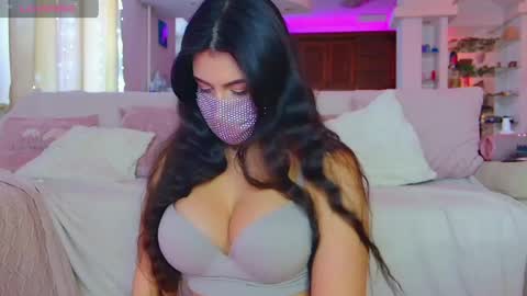 Snapshot of the__sabenna chatting on May 2026 01:27:02 PM Madina online show from May 2026 01:27:02 PM