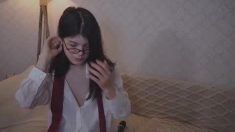 EllaLyn online show from November 2025 09:05:02 PM