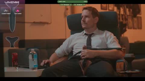 Snapshot of the_dilf chatting on March 2026 01:04:02 PM The DILF - online show from March 2026 01:04:02 PM