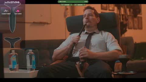 Snapshot of the_dilf chatting on March 2026 10:42:01 AM The DILF - online show from March 2026 10:42:01 AM