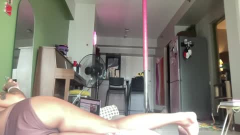 Snapshot of the_emmarouge chatting on April 2026 01:10:01 AM the_emmarouge online show from April 2026 01:10:01 AM