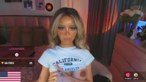 Snapshot of the_enchantressxx chatting on April 2026 11:46:01 PM nabi butterfly online show from April 2026 11:46:01 PM