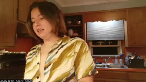 Snapshot of the_happy_space chatting on April 2026 12:38:01 AM MATERNITY LEAVE online show from April 2026 12:38:01 AM