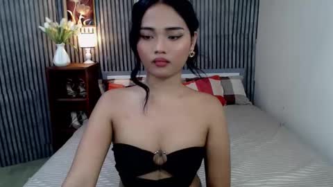 Snapshot of the_hottestlisa chatting on December 2025 12:48:02 AM IG Lisa Avery Monroe online show from December 2025 12:48:02 AM