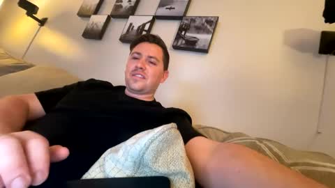 Snapshot of the_hundreds chatting on September 2025 04:45:02 AM the_hundreds online show from September 2025 04:45:02 AM