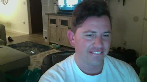 Snapshot of the_hundreds chatting on October 2025 05:04:02 AM the_hundreds online show from October 2025 05:04:02 AM