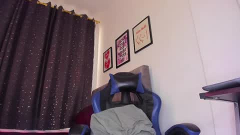 Snapshot of the_skinnyguys chatting on March 2026 10:25:01 PM the_skinnyguys online show from March 2026 10:25:01 PM