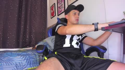 Snapshot of the_skinnyguys chatting on April 2026 09:56:01 PM the_skinnyguys online show from April 2026 09:56:01 PM