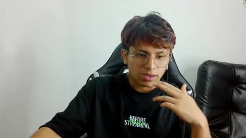 Snapshot of the_weed_guys chatting on February 2026 01:43:01 AM Danny online show from February 2026 01:43:01 AM