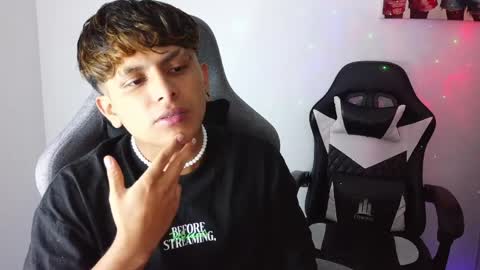 Snapshot of the_weed_guys chatting on April 2026 06:03:02 AM Danny online show from April 2026 06:03:02 AM