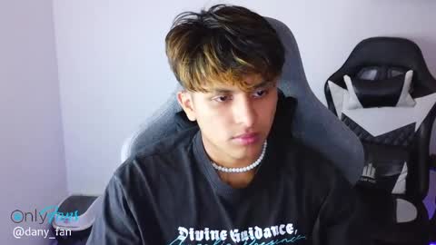 Snapshot of the_weed_guys chatting on April 2026 05:34:01 AM Danny online show from April 2026 05:34:01 AM