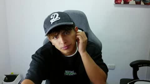 Snapshot of the_weed_guys chatting on April 2026 02:36:02 AM Danny online show from April 2026 02:36:02 AM