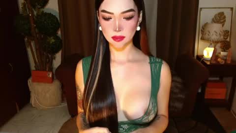 Snapshot of thea_whong chatting on April 2026 11:43:02 PM thea_whong online show from April 2026 11:43:02 PM