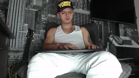 Snapshot of theangelmiguel chatting on December 2024 04:30:02 AM Miguel Angel online show from December 2024 04:30:02 AM